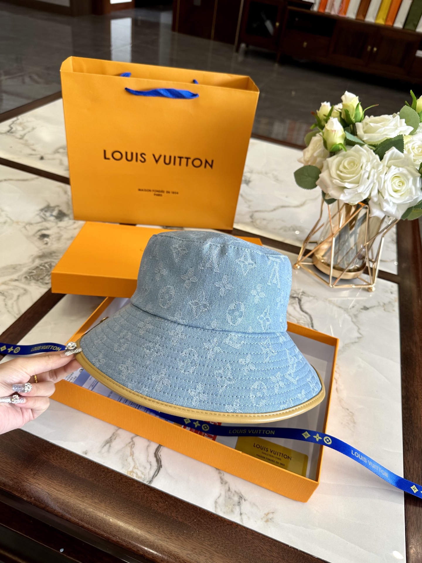 LV hat model 02